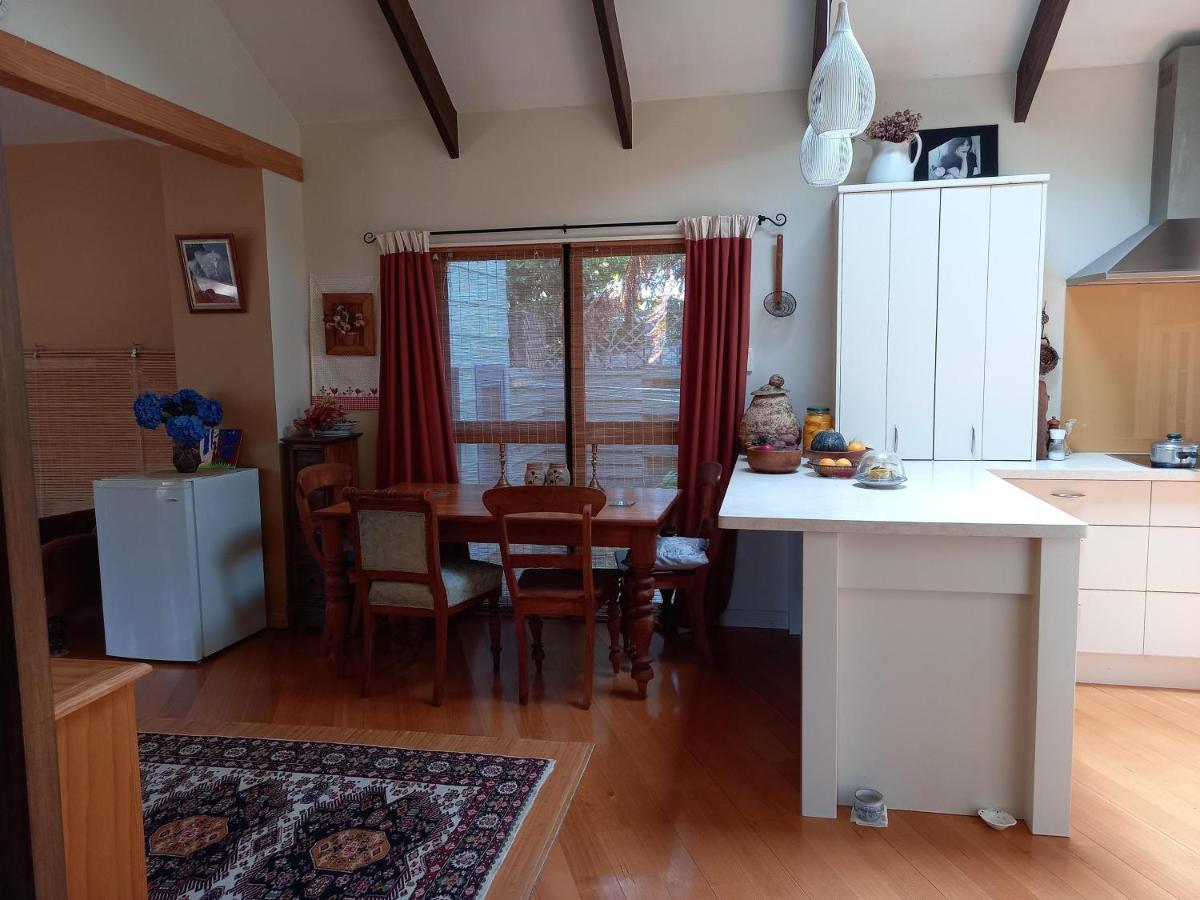 Bed and Breakfast Birds Eyes Te Awanga Esterno foto